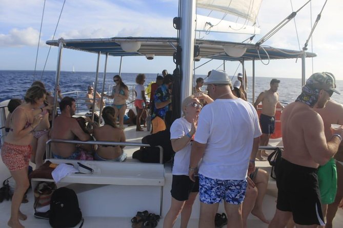 Party Boat in Catamaran With Open Bar + Snorkeling - What to Expect