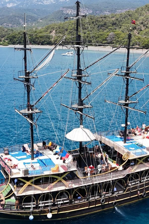 Party Boat Pirate Boat Foam Party - Pricing and Reservation