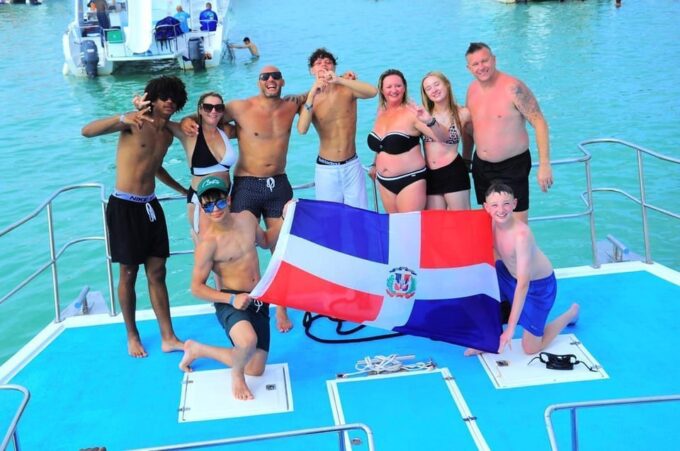 Party Boat With Snorkeling and Open Bar in Punta Cana - Open Bar and Entertainment