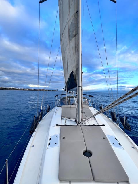 Pasito Blanco : 3H Private Sailing Tour With Food & Drinks - Key Points