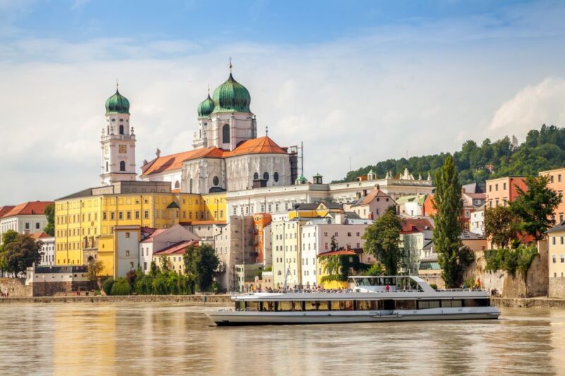 Passau: 1-Hour Guided City Walking Tour - Admire St. Stephens Cathedral