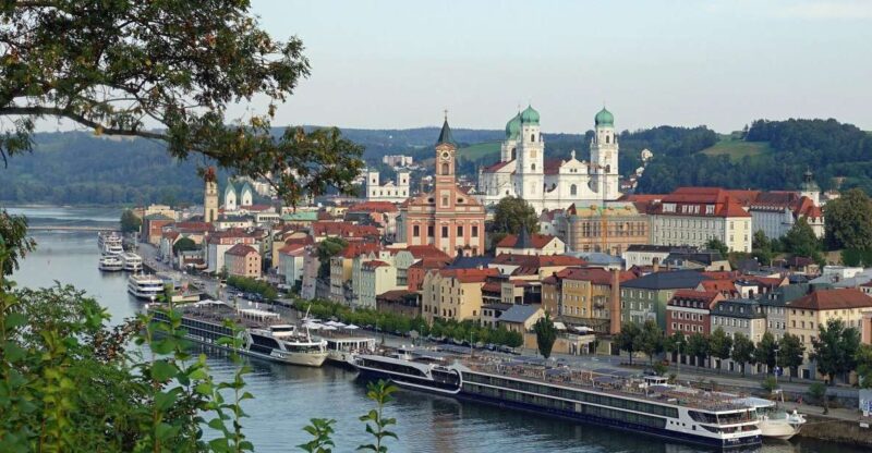 Passau: Private Christmas Market Tour - Experience Highlights