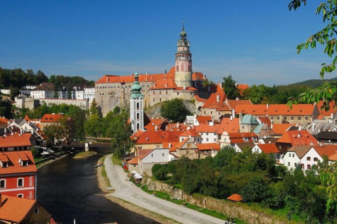 Passau: Private Day Trip to Cesky Krumlov in Czech Republic - Guided Tour