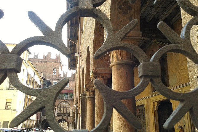 Passionate Verona: Living Romeo and Juliets Story - Professional Guide and Walking Tour