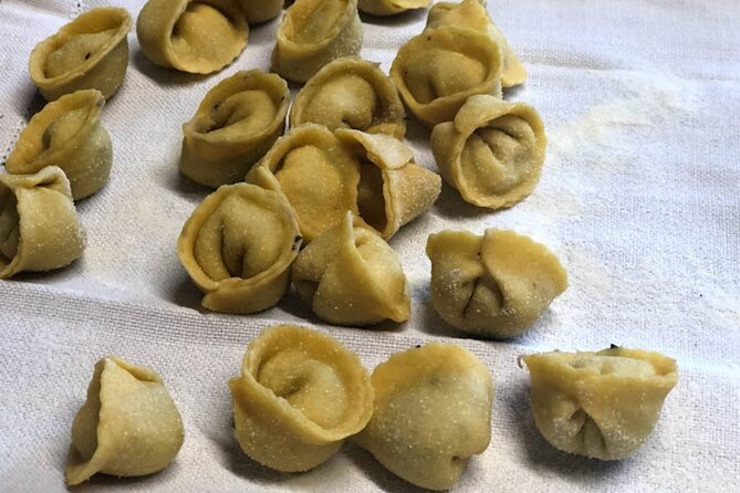 Pasta and Pizza Cooking Class in Cortona - Group Size and Operator