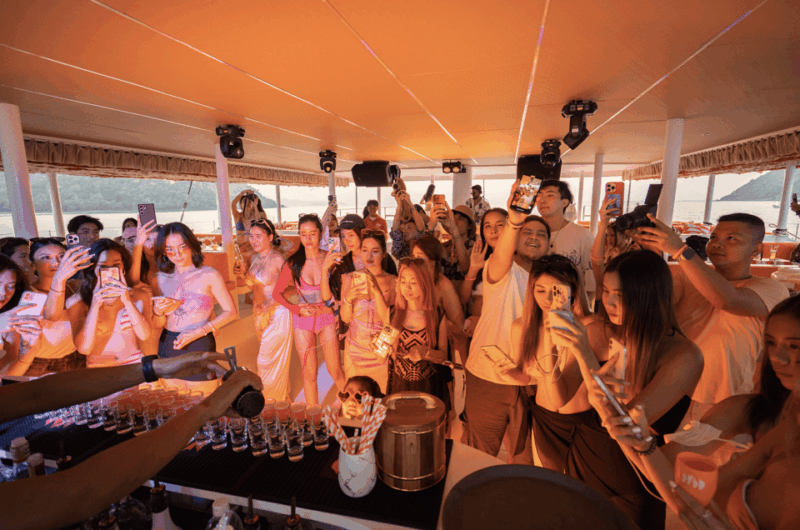 Pattaya: 3 Island-Hopping Full-Day Party Catamaran Cruise - Dining Experience