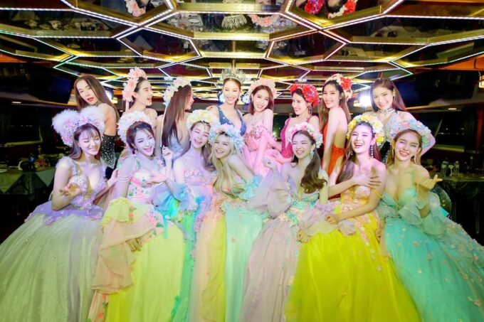 Pattaya: All Star Dinner Cruise, Cabaret Show & Beer Buffet - Included Amenities and Beverages