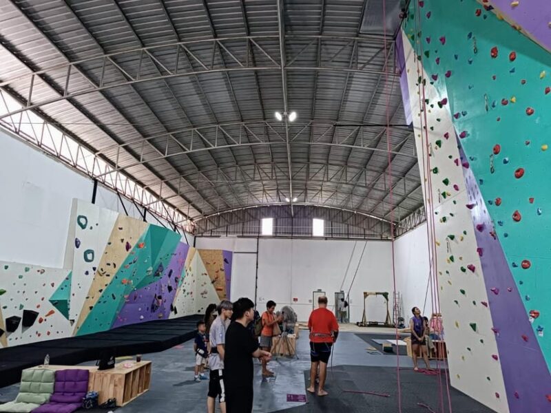 Pattaya: Bean Cow Climbing Gym Day Pass - What to Wear