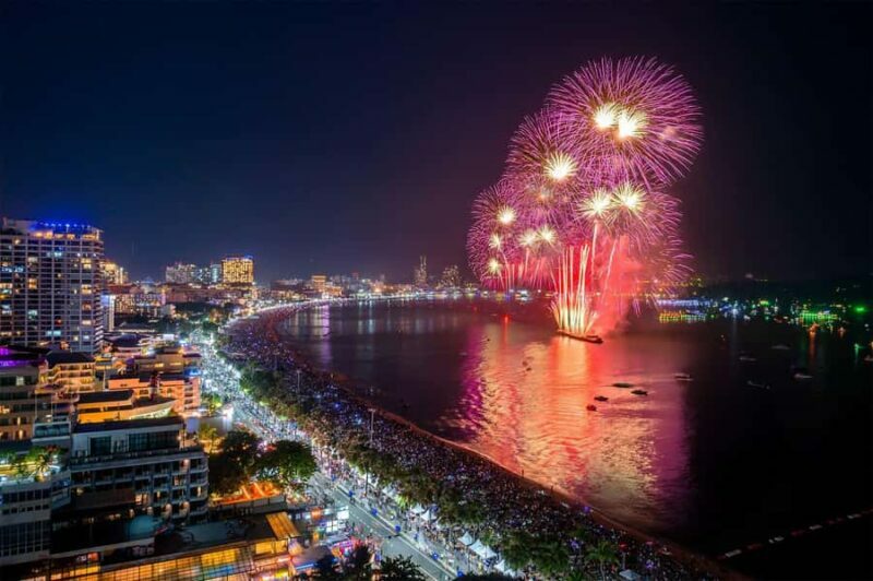 Pattaya: Evening City Tour & Alcazar Cabaret Show - An Overview of the Tour Experience