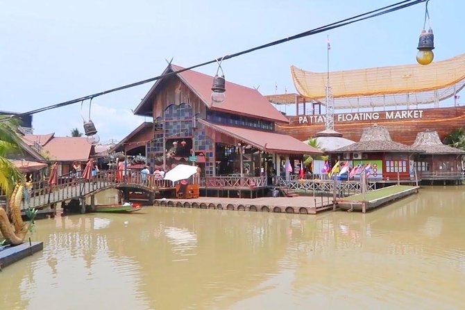 Pattaya Floating Market With Free Pattaya Landmarks Tour - Maximum Travelers