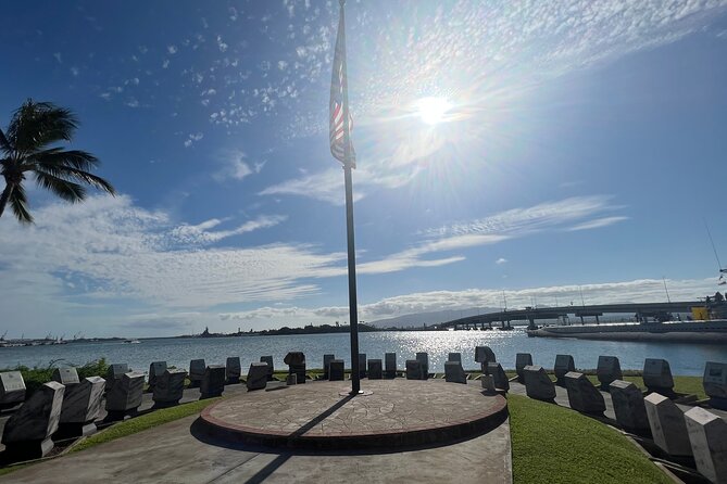 Pearl Harbor USS Arizona Tour With Punchbowl Cemetery & Downtown - Exploring the USS Arizona Memorial