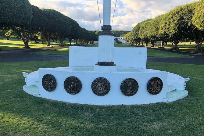 Pearl Harbor USS Arizona Tour With Punchbowl Cemetery & Downtown - Exploring Honolulus Historical Downtown