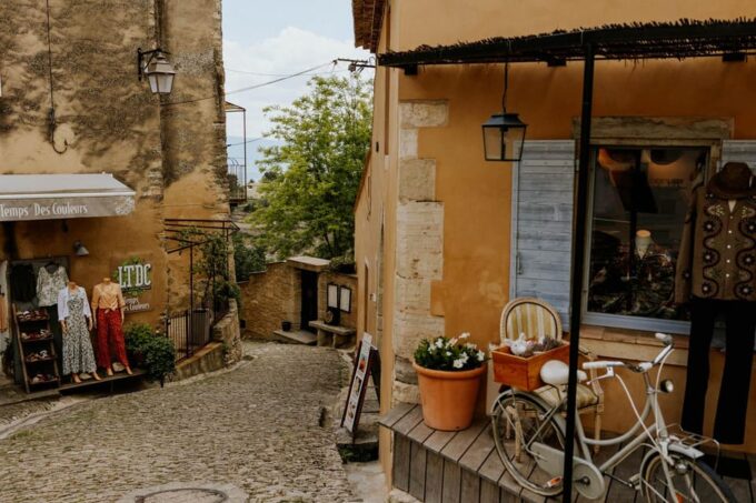 Pearls of Luberon: Gordes, Rousillon & Senanque Private Trip - Lavender Factory Boutique