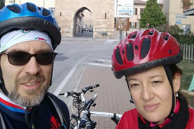 Pedaling Towards the Renai Park With a Delicious Stop - Refueling at the Snack Stop