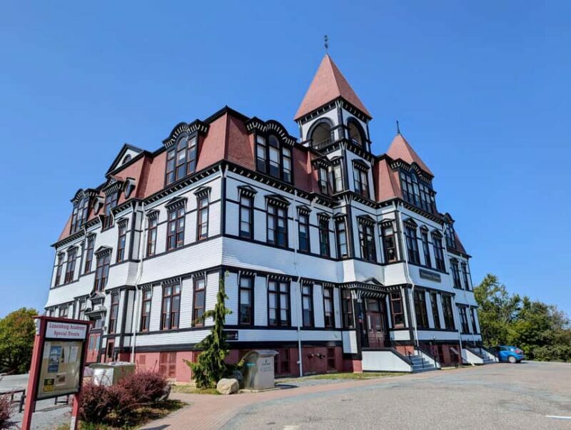 Peggys Cove & Lunenburg + 3 Hidden Gems Full Day Tour - Key Points