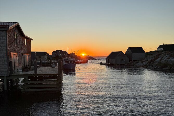 Peggy's Cove Sunset tour - The Experience for Different Travelers