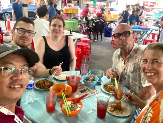 Penang: Georgetown Foodie Walking Tour With a Cocktail - Exploring George Towns Vibrant Nightlife