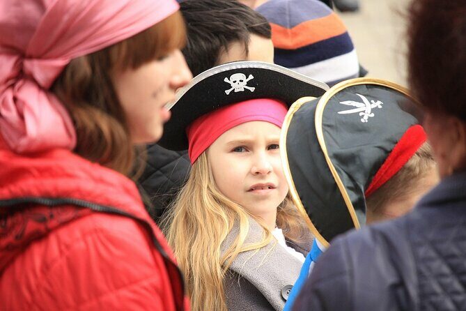 Pensacola Pirate Scavenger Hunt & Walking Tour - Key Points
