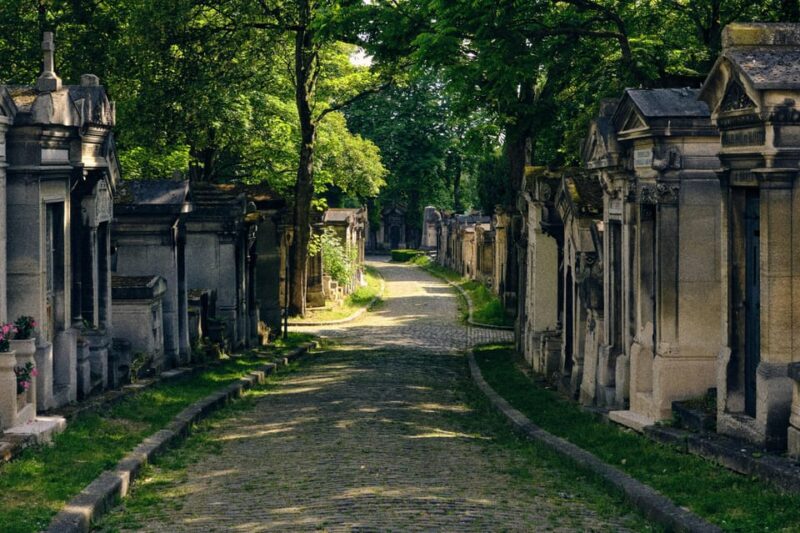 Père Lachaise Cemetery Tour, Tales From the Graves & Crepes - Key Points