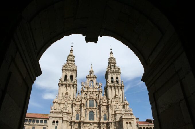 Peregrinatio: History of the Way of St. James - Landmarks and Symbols