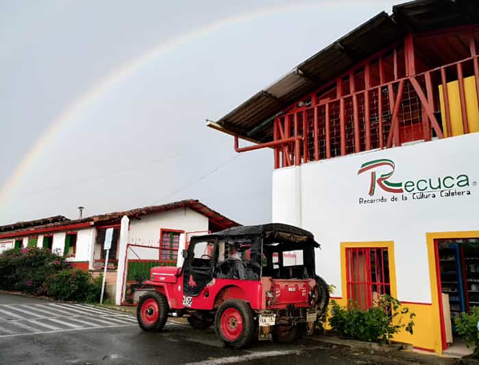 PEREIRA/ARMENIA: PRIVATE FULL DAY AT RECUCA PARK + INDIVIDUAL LUNCH - Key Points