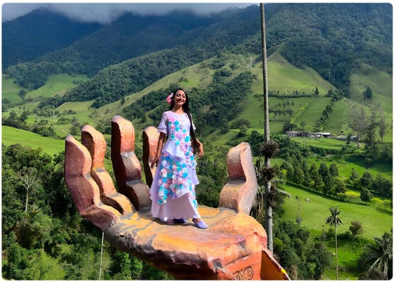 PEREIRA/ARMENIA: PRIVATE TRANSFER AND TOURS TO FILANDIA + GROUP ENCHANTMENT VIEWPOINT - Colina Iluminada Ecopark