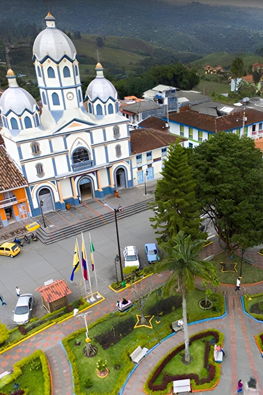 PEREIRA/ARMENIA: PRIVATE TRANSFER TO FILANDIA + INDIVIDUAL CHARM VIEWPOINT - Itinerary and Transportation