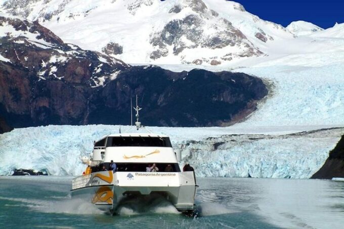 Perito Moreno NAUTICAL SAFARI Navigation and FOOTBRIDGES - Perito Moreno Glaciers Ice Walls