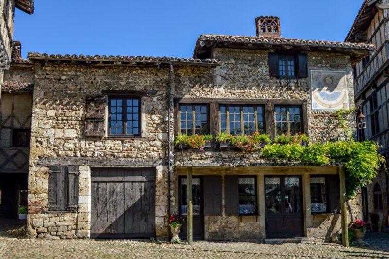 Pérouges: Private Guided Tour of the Medieval Village - Meeting Information