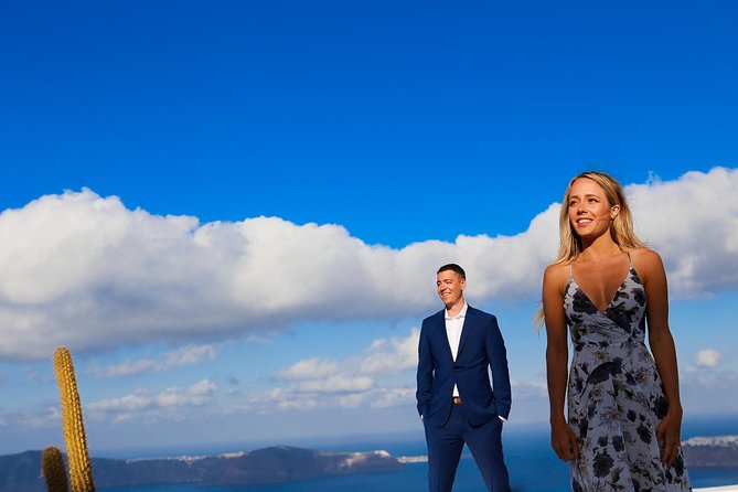 Personal Travel and Vacation Photographer Tour in Santorini - Digital Download of Your Images