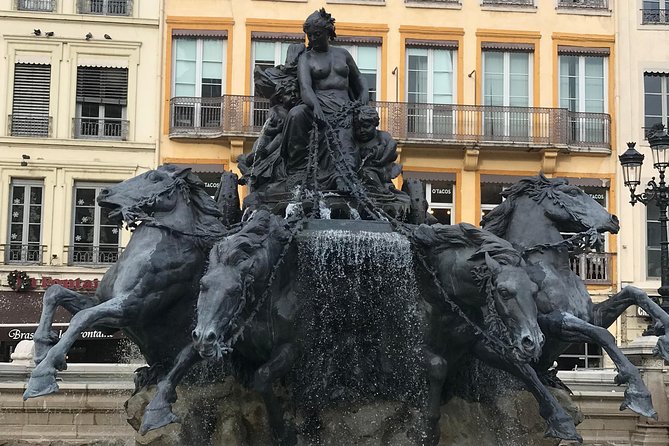 Personalized Discovery of Historic Lyon - Exploring Bellecour Square