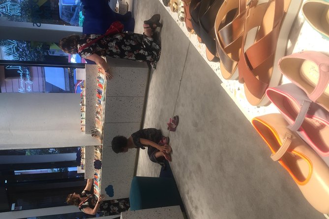 Personalized Shopping Tour in Madrid - Meeting and Pickup
