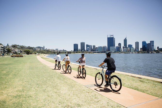 Perth Bike Tour - Beautiful Matilda Bay and Kings Park - Botanic Gardens and Blue Boatshed