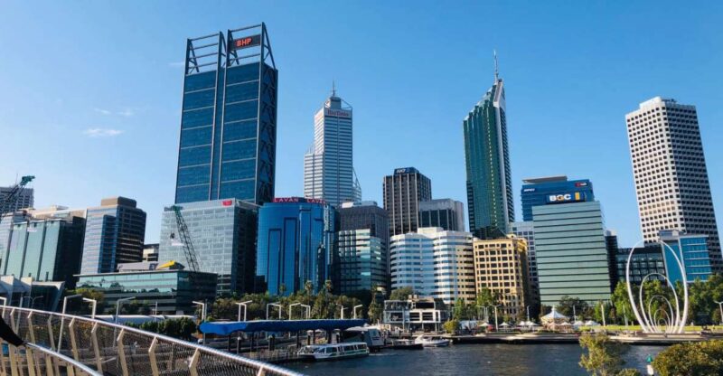 Perth: First Discovery Walk and Reading Walking Tour - Language Options