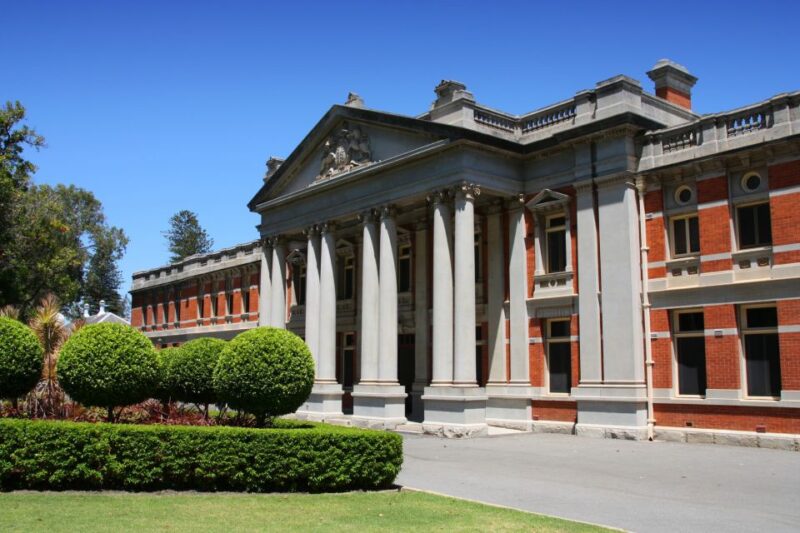 Perth: First Discovery Walk and Reading Walking Tour - Navigation and Technology
