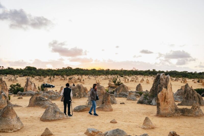 Perth: Pinnacle Desert Sunset and Stargazing With Dinner - Sunset Experience