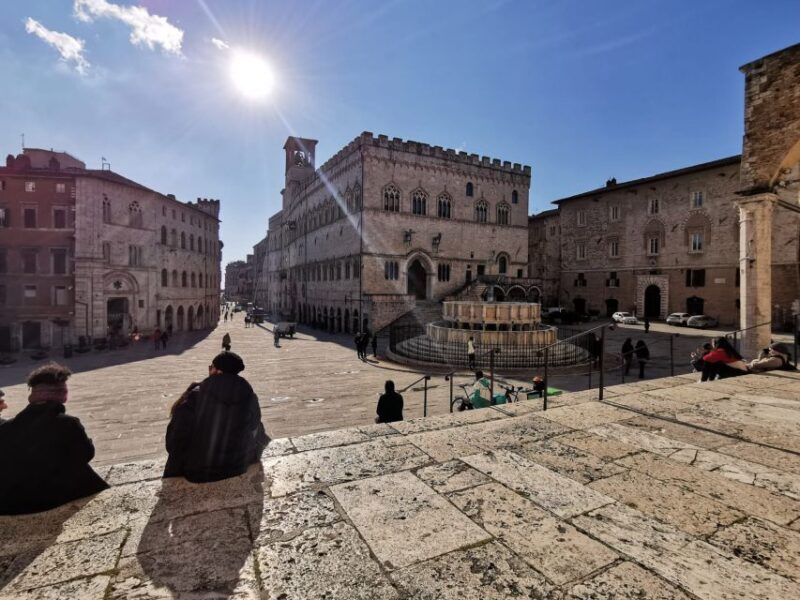 Perugia: Old Town Walking Tour, Piazza IV Novembre - Scenic Views and Photography Opportunities