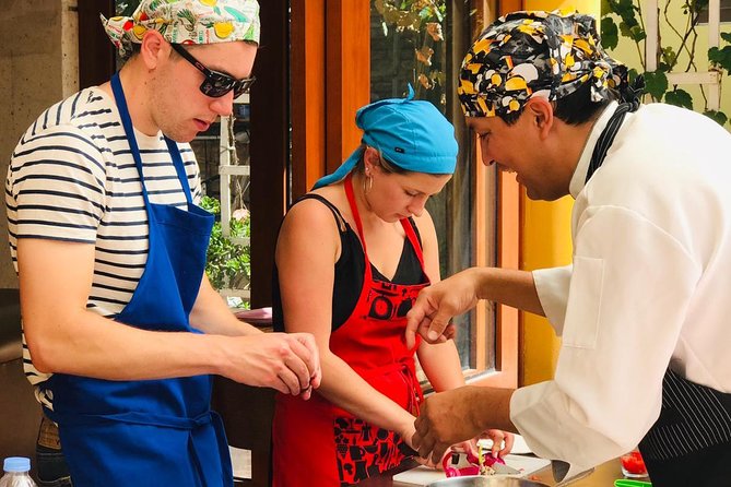 Peruvian Cooking Class + Piscosour Class + Visit the Local Market - Key Points