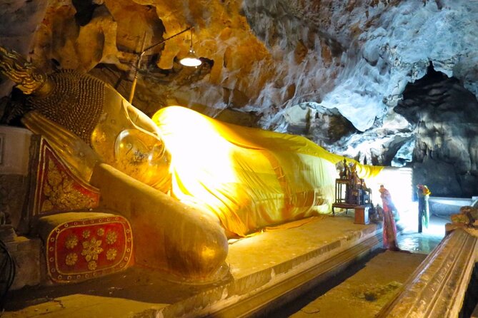 Petchaburi's Historic Palaces and Ancient Temples - Private Tour From Hua Hin - Architectural Marvels of Wat Mahat