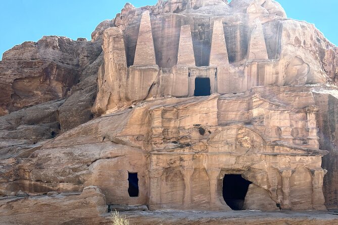 Petra 1-Day Tour From Eilat + FREE Traditional Lunch - Tour Requirements and Recommendations