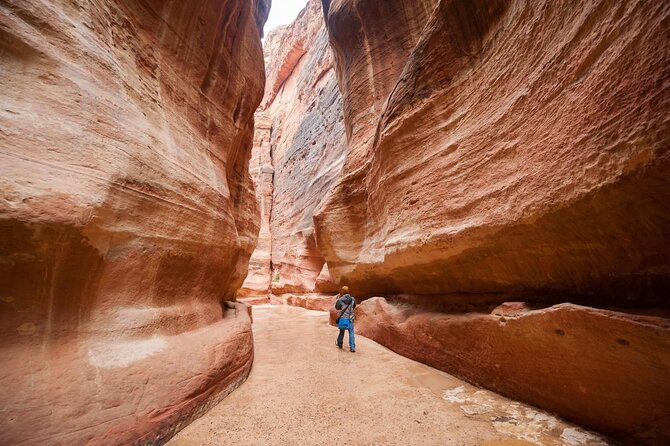 Petra and Wadi Rum in One Day | The Jordanian Mappers - Petra Tour