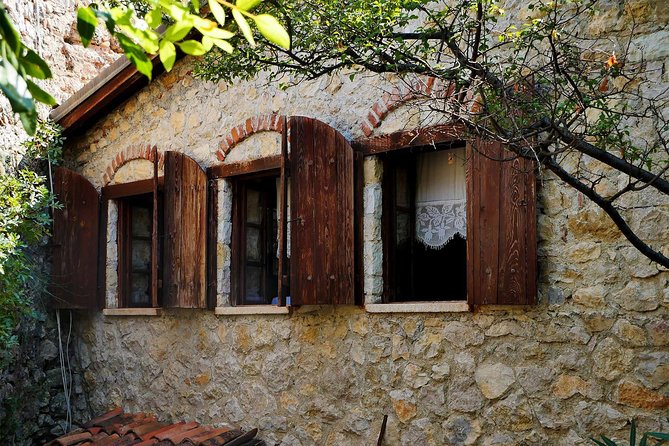 Petrele Castle Tour - Booking and Reservations
