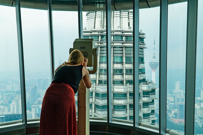 Petronas Twin Tower Skybridge View & Dining Experience Tour With Local Host - Petrosains Discovery Centre Exploration