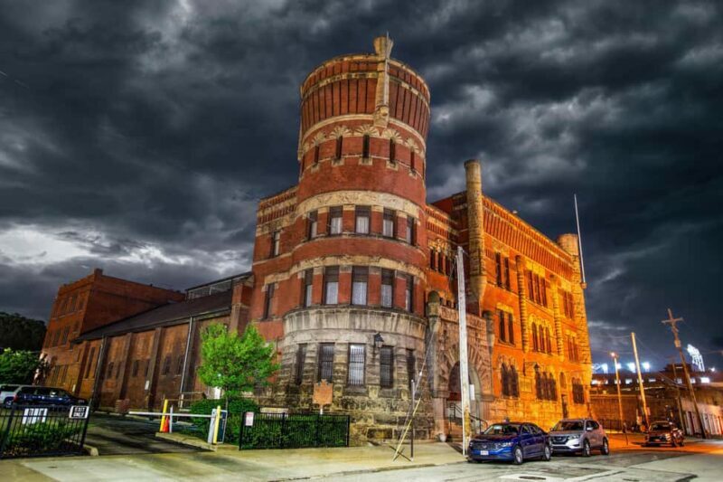 Phantom's Parade on Prospect: Cleveland Ghost Tours - An Overview of the Cleveland Ghost Tour Experience