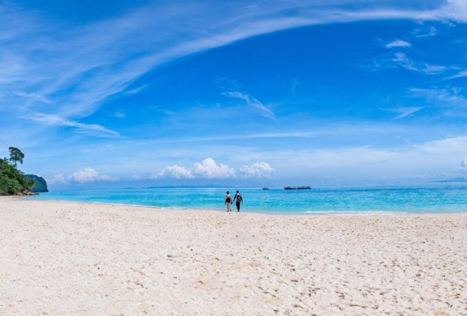 Phi Phi: 4Hrs Bamboo & Phi Phi Tour By Private Longtail Boat - Stunning Beaches