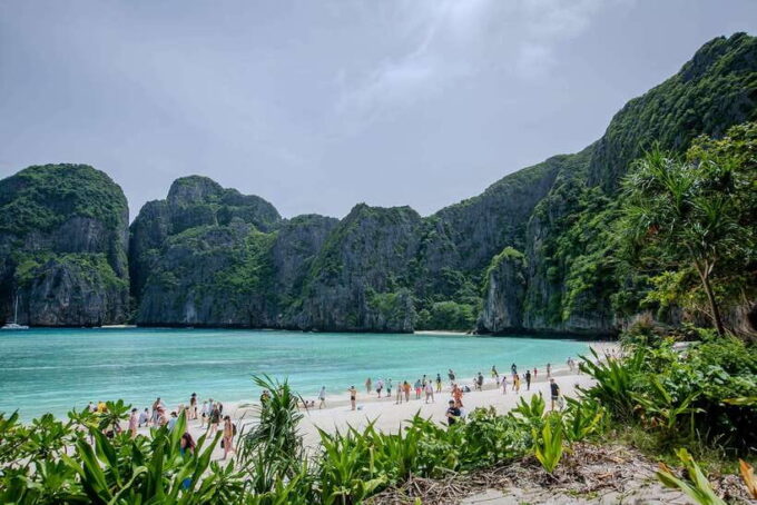 Phi Phi : 7 Island Snorkeling & Sunset Tour by Longtail Boat - Dining and Refreshments