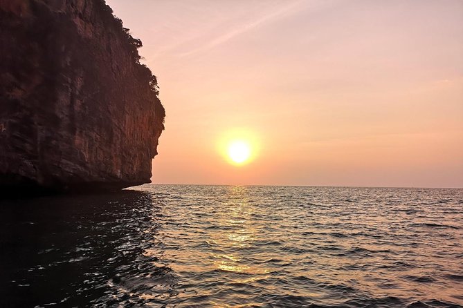 Phi Phi Don & Phi Phi Leh Sunset Trip by Arisa Speed Boat - Visiting Maya Bay