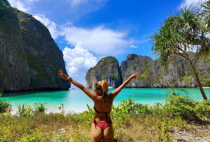 Phi Phi: Highlights Speedboat Tour With Maya Bay & Snorkel - Transportation and Accommodation