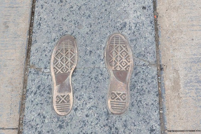 Philadelphia and Amish Country Day Trip From New York City - Admiring the Philadelphia Museum of Arts Rocky Steps