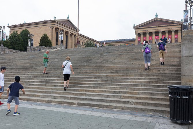 Philadelphia and Amish Country Day Trip From New York City - Browsing Handmade Arts and Crafts